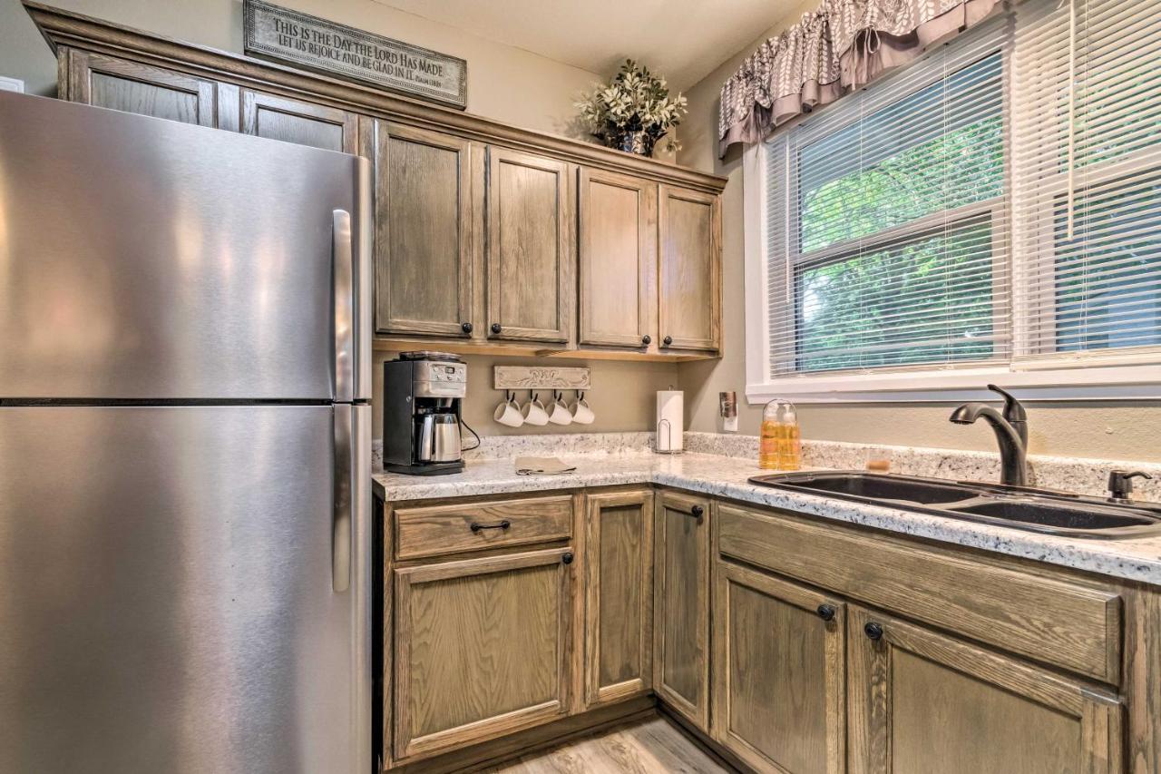 Remodeled Downtown Hot Springs Home With Porch Exterior foto