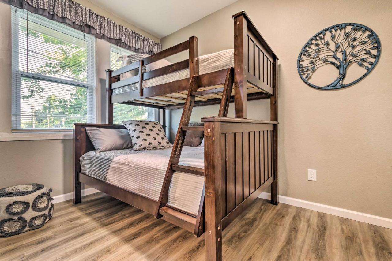 Remodeled Downtown Hot Springs Home With Porch Exterior foto